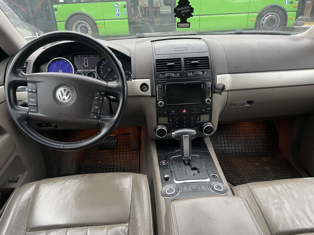 Volkswagen Touareg 3.0 V6 TDI DPF tiptronic - náhľad