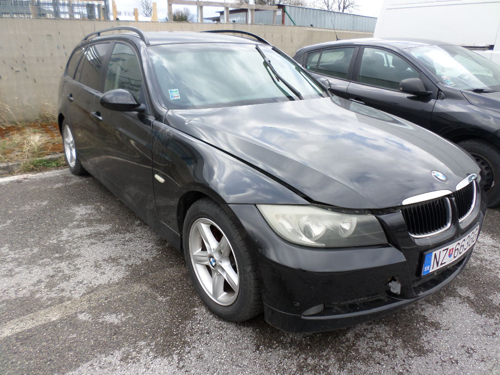 BMW 320 d Touring A/T - náhľad